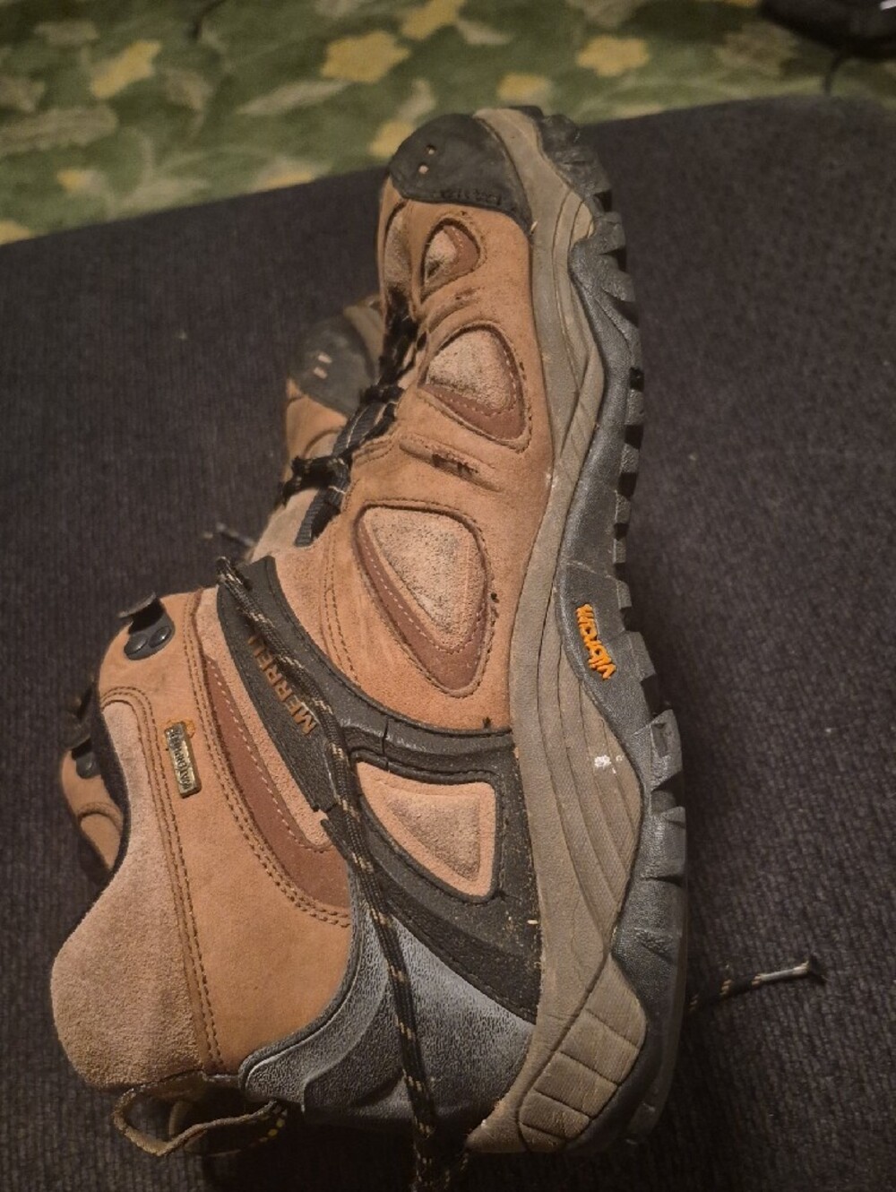 Merrell Men's Tan and Black Waterproof Hiking Boots - Picture 6 of 9